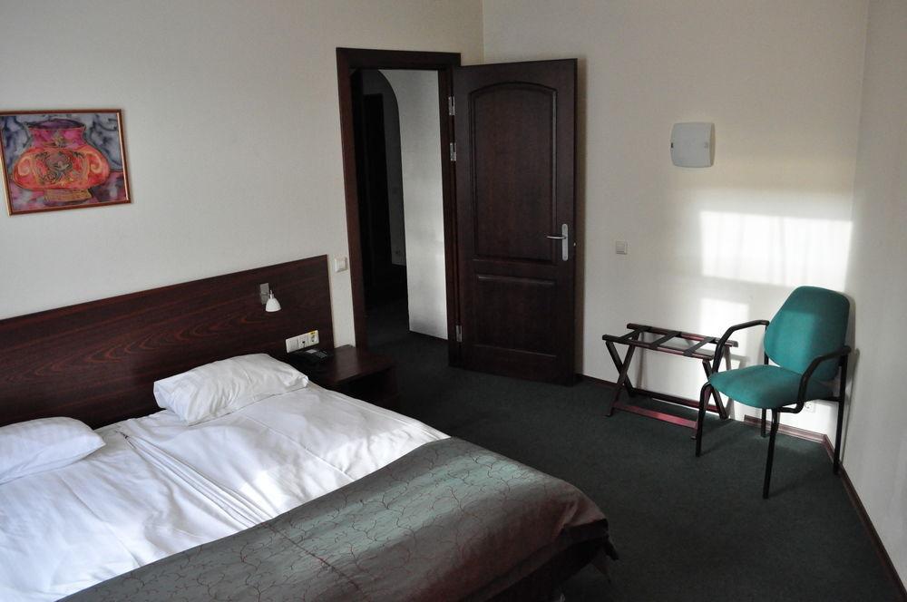 Hotel Albatross Рига Екстериор снимка